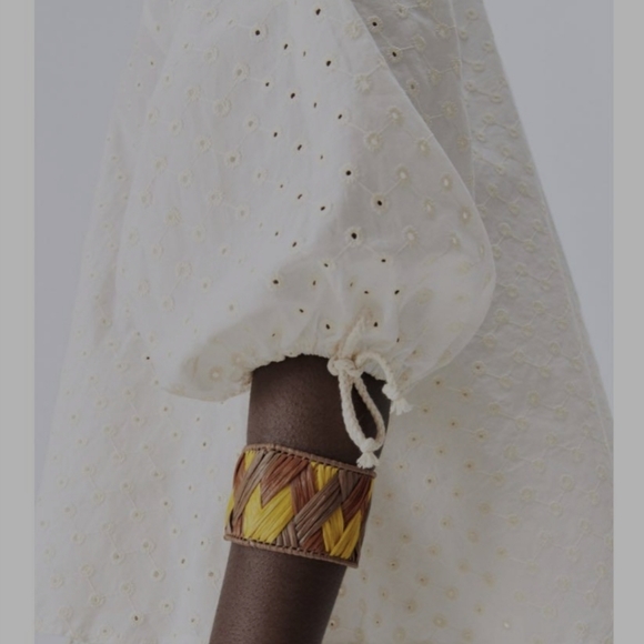 New eyelet blouse - Picture 7 of 8